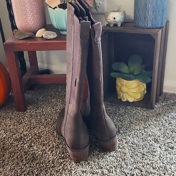 Teva Brown Leather Boots - Picture 4 of 6